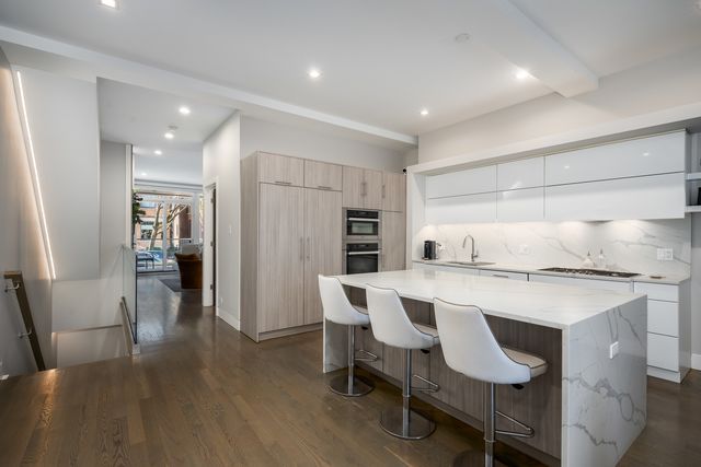 2136 W Lyndale Street 1W, Chicago, IL 60647