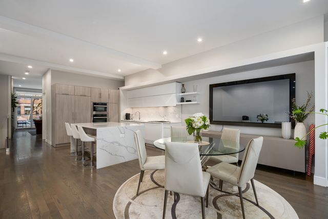 2136 W Lyndale Street 1W, Chicago, IL 60647