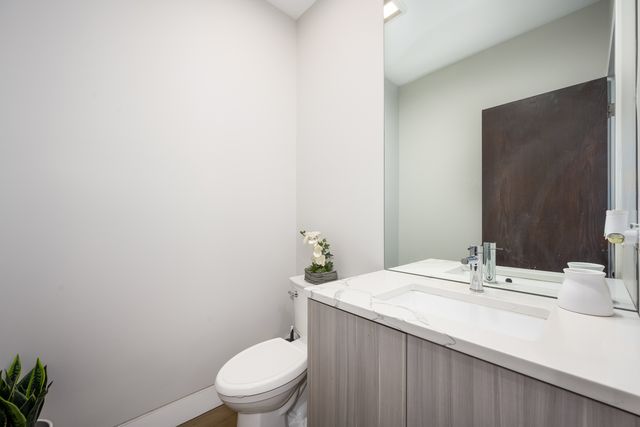 2136 W Lyndale Street 1W, Chicago, IL 60647