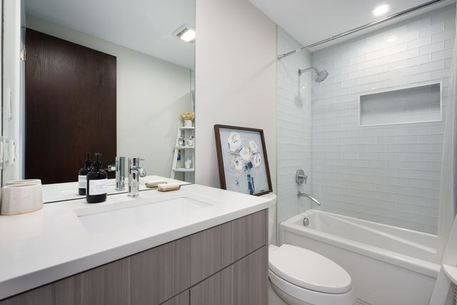 2136 W Lyndale Street 1W, Chicago, IL 60647