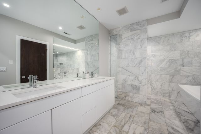 2136 W Lyndale Street 1W, Chicago, IL 60647