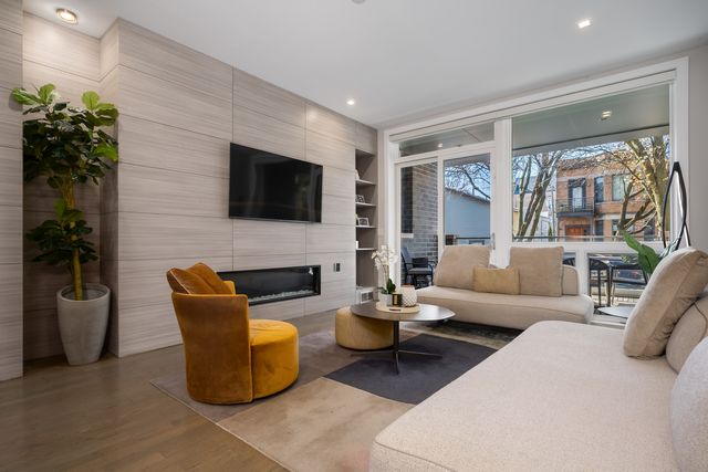 2136 W Lyndale Street 1W, Chicago, IL 60647