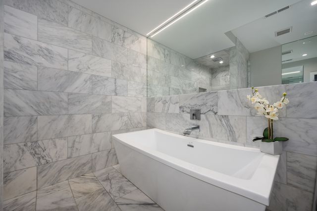 2136 W Lyndale Street 1W, Chicago, IL 60647