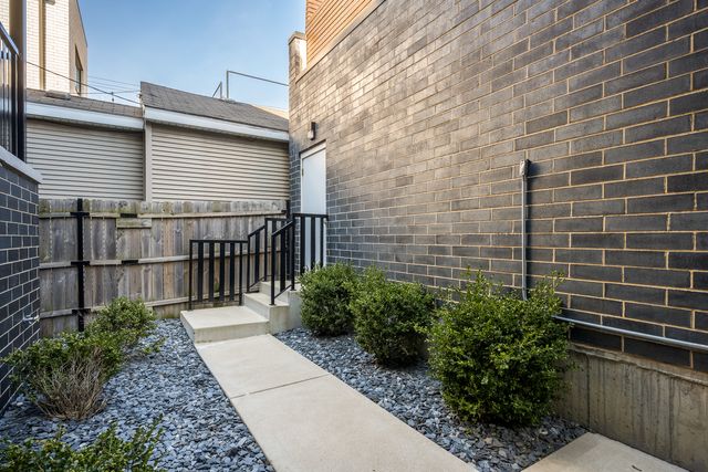 2136 W Lyndale Street 1W, Chicago, IL 60647