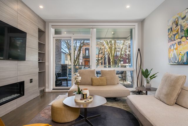 2136 W Lyndale Street 1W, Chicago, IL 60647