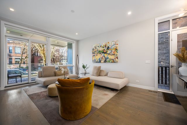 2136 W Lyndale Street 1W, Chicago, IL 60647