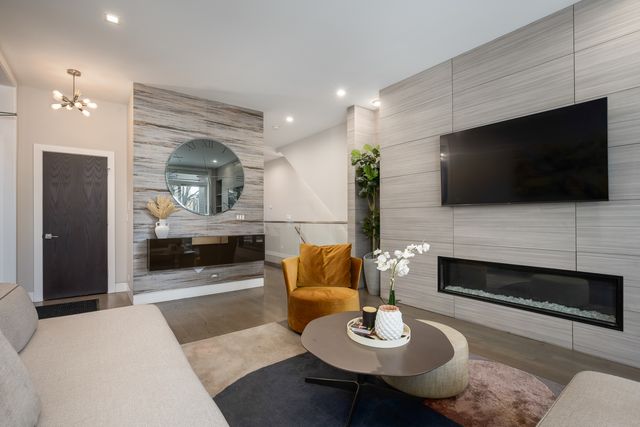 2136 W Lyndale Street 1W, Chicago, IL 60647