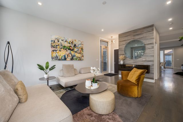 2136 W Lyndale Street 1W, Chicago, IL 60647