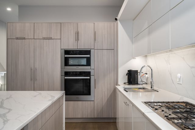 2136 W Lyndale Street 1W, Chicago, IL 60647