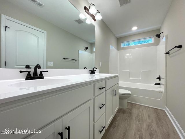 721 Cross Bridge Way, Sneads Ferry, NC 28460