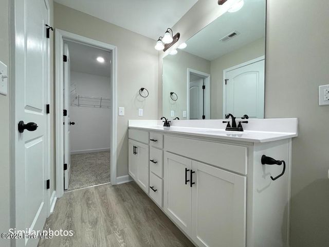 721 Cross Bridge Way, Sneads Ferry, NC 28460