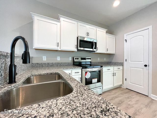 721 Cross Bridge Way, Sneads Ferry, NC 28460
