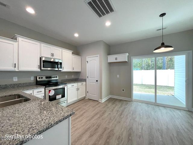 721 Cross Bridge Way, Sneads Ferry, NC 28460