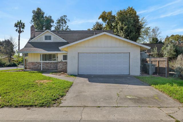 2802 Layton Dr, Davis, CA 95618