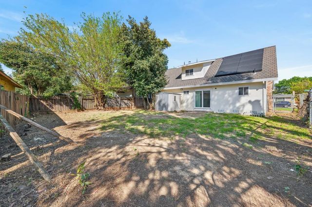 2802 Layton Dr, Davis, CA 95618