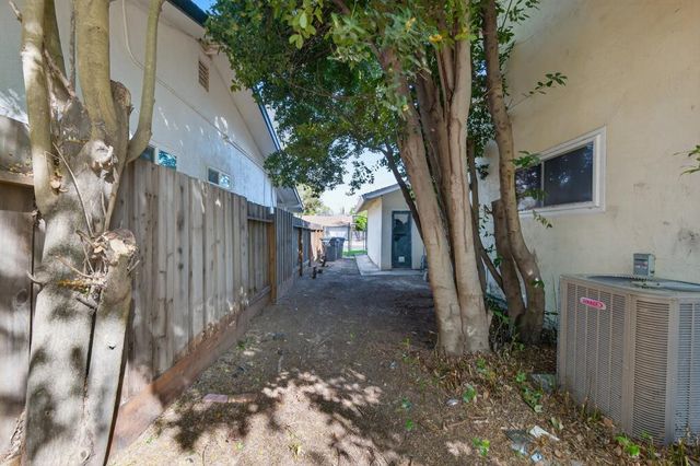 2802 Layton Dr, Davis, CA 95618