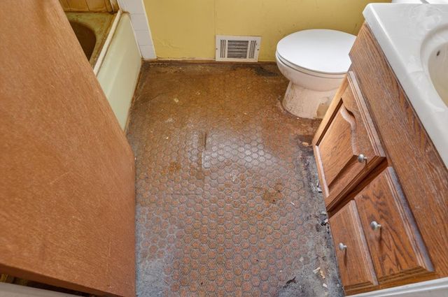 2802 Layton Dr, Davis, CA 95618