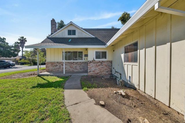 2802 Layton Dr, Davis, CA 95618