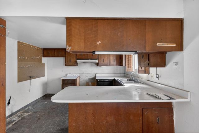 2802 Layton Dr, Davis, CA 95618