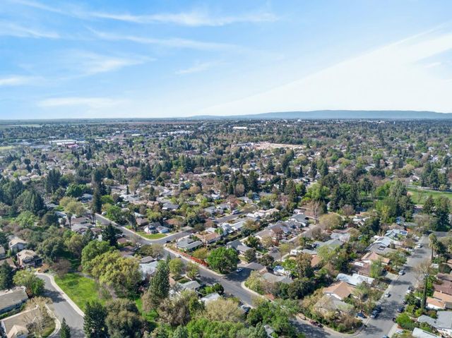 2802 Layton Dr, Davis, CA 95618