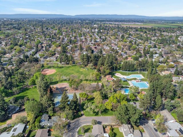 2802 Layton Dr, Davis, CA 95618