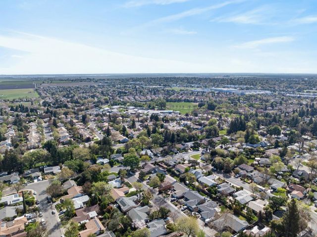 2802 Layton Dr, Davis, CA 95618