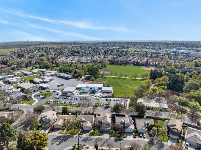 2802 Layton Dr, Davis, CA 95618