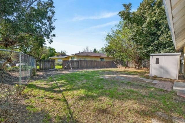 2802 Layton Dr, Davis, CA 95618