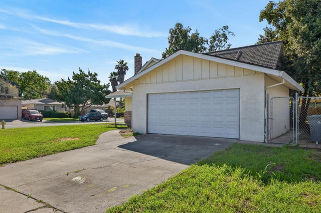 2802 Layton Dr, Davis, CA 95618