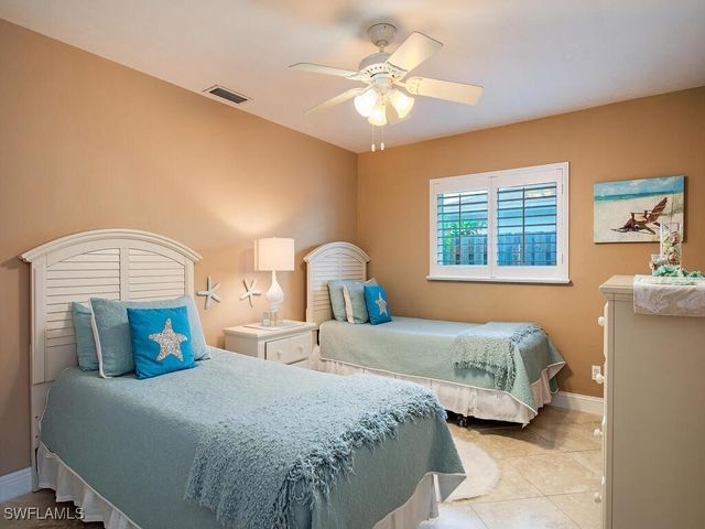 567 99th AVE N, Naples, FL 34108