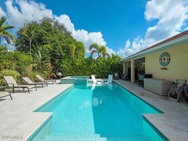 567 99th AVE N, Naples, FL 34108