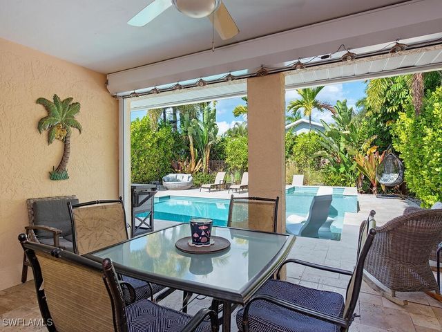 567 99th AVE N, Naples, FL 34108