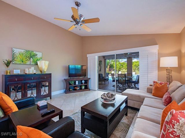 567 99th AVE N, Naples, FL 34108