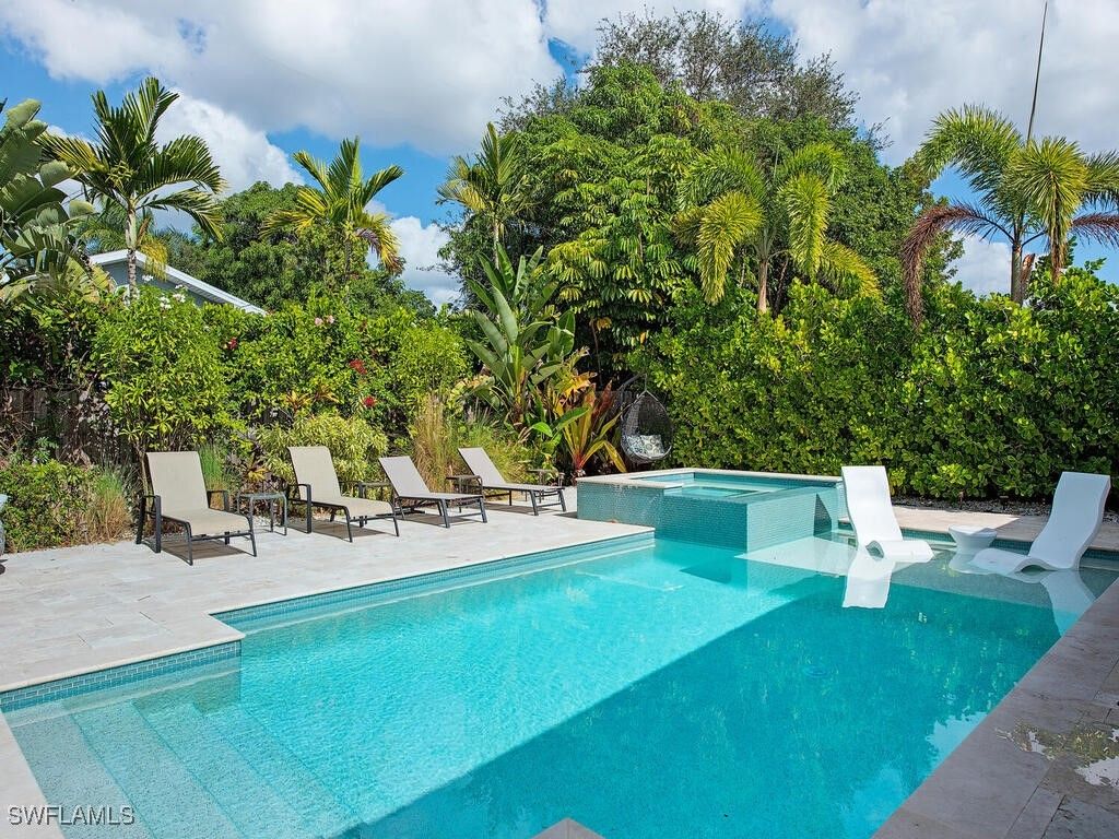 567 99th AVE N, Naples, FL 34108