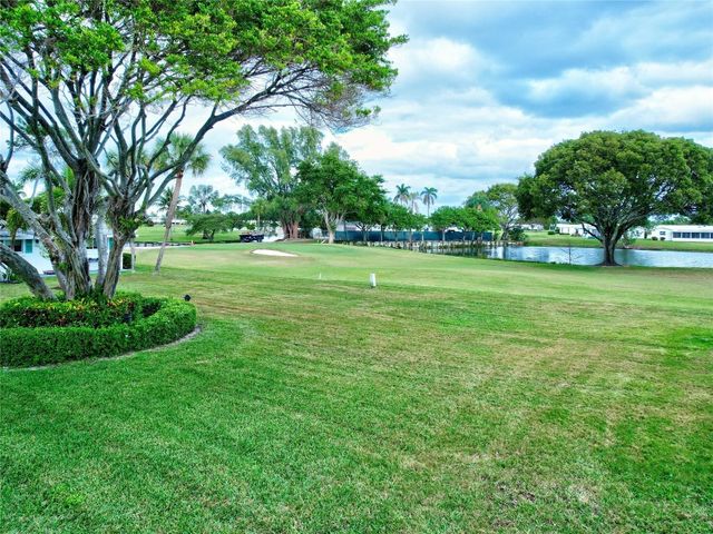 400 SW Golfview Terrace 111, Boynton Beach, FL 33426