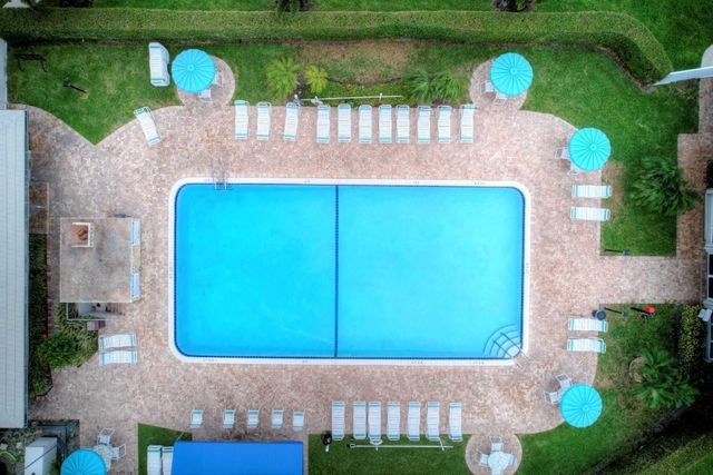 400 SW Golfview Terrace 111, Boynton Beach, FL 33426