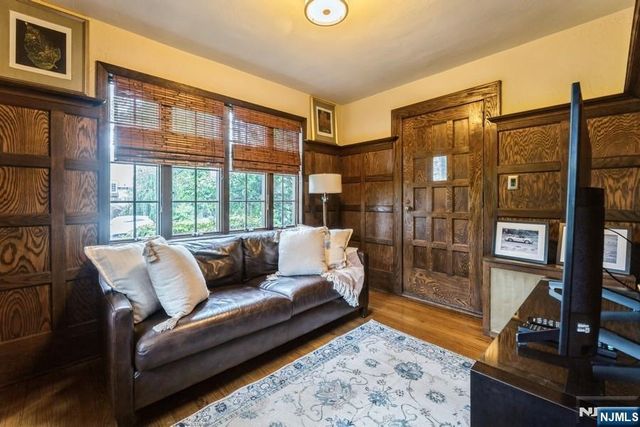 261 Kenilworth Road, Ridgewood, NJ 07450