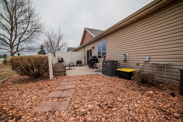 412 19th Avenue W G, West Fargo, ND 58078