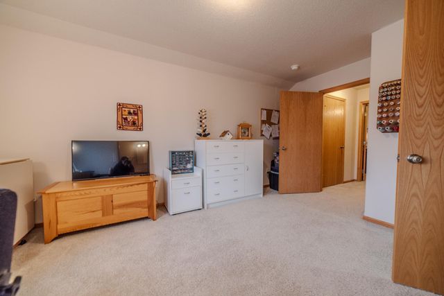 412 19th Avenue W G, West Fargo, ND 58078