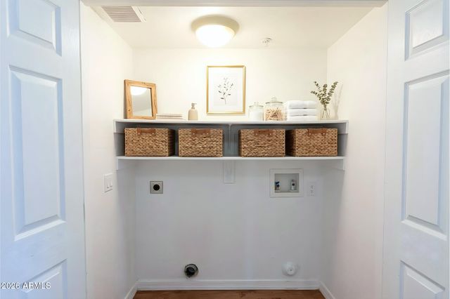 2324 W LONE CACTUS Drive 11, Phoenix, AZ 85027