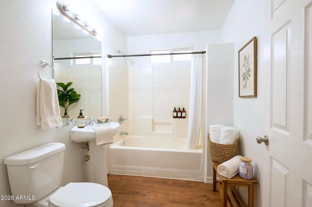 2324 W LONE CACTUS Drive 11, Phoenix, AZ 85027