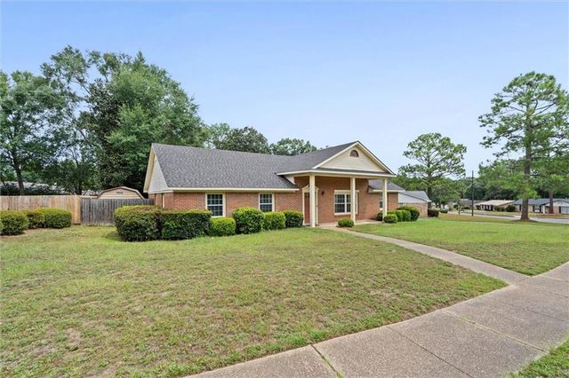 6204 Parkwood Drive, Mobile, AL 36608