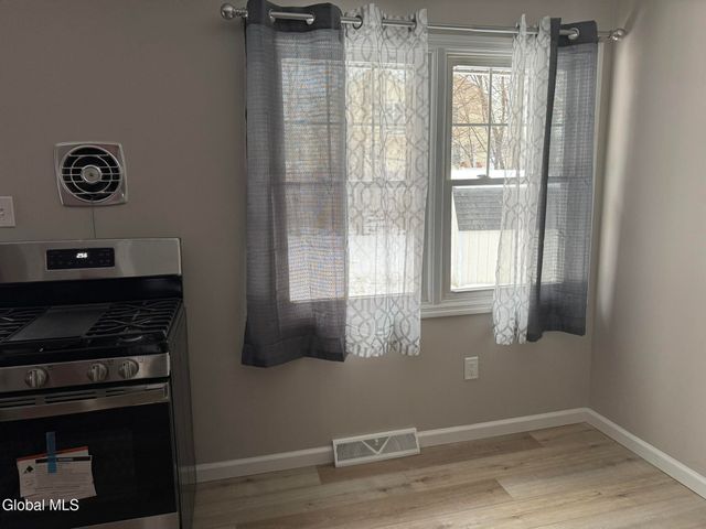 18 Carroll Place, Troy, NY 12180