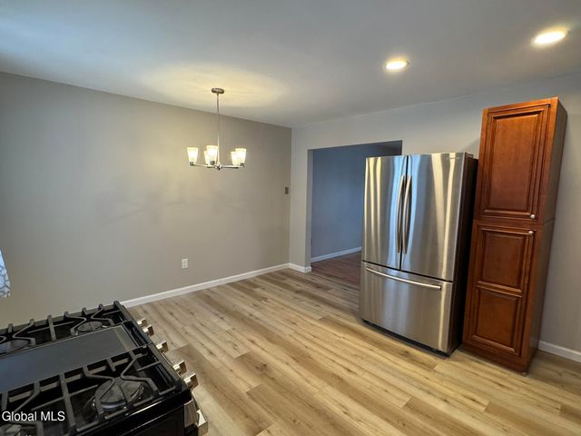 18 Carroll Place, Troy, NY 12180