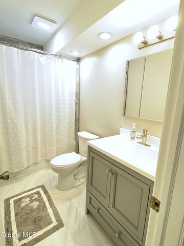 18 Carroll Place, Troy, NY 12180