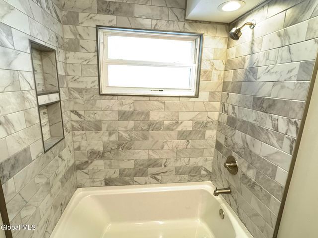 18 Carroll Place, Troy, NY 12180