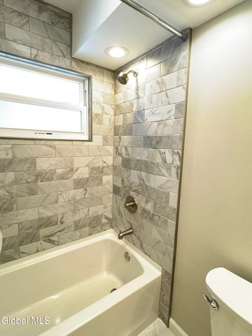 18 Carroll Place, Troy, NY 12180