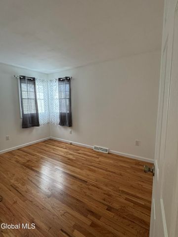 18 Carroll Place, Troy, NY 12180