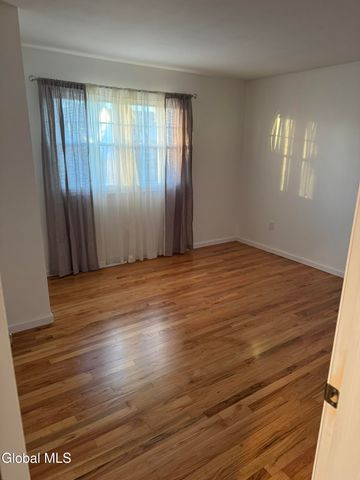 18 Carroll Place, Troy, NY 12180