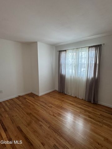 18 Carroll Place, Troy, NY 12180